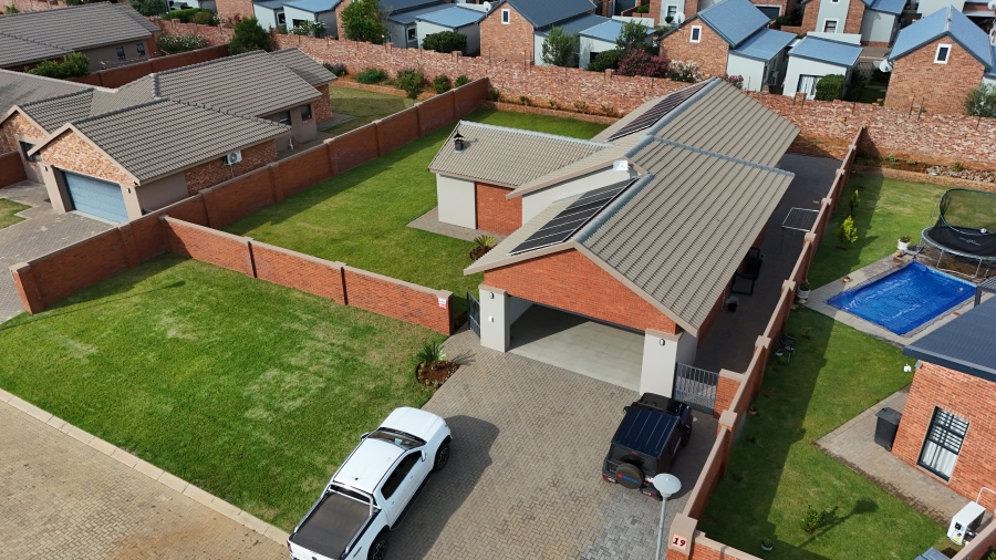 3 Bedroom Property for Sale in Van Der Hoff Park North West